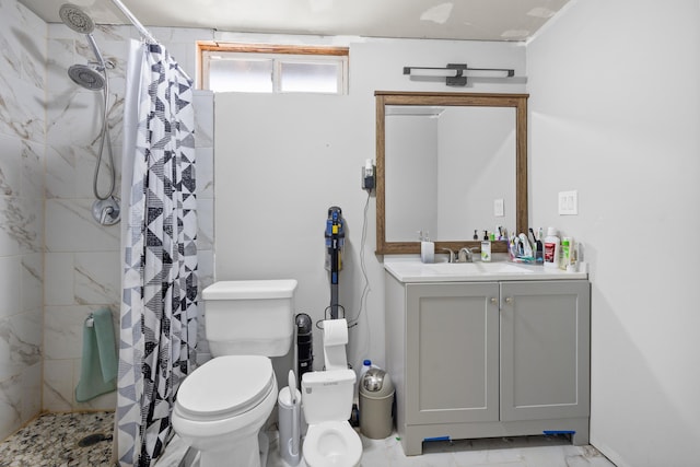 bathroom with a shower with curtain, vanity, and toilet