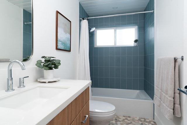 full bath with shower / bath combination with curtain, toilet, and vanity