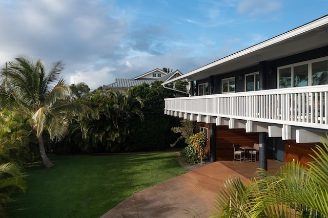 view of yard featuring a patio