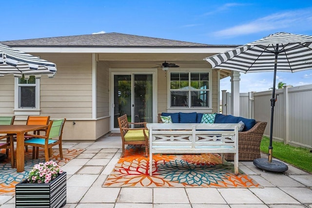 view of yard featuring a patio area