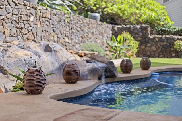 view of swimming pool