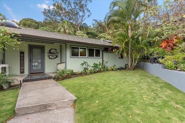 ranch-style home with a front lawn and covered porch