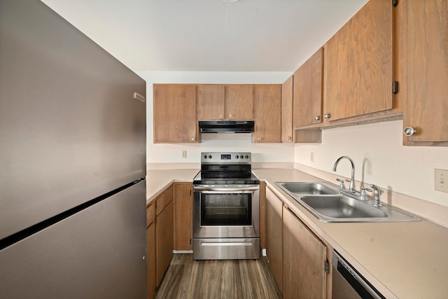 kitchen with sink, stainless steel appliances, dark wood-type flooring, and range hood