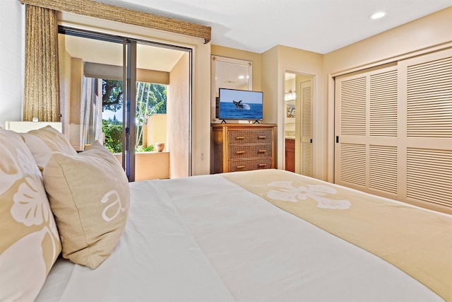 2560 Kekaa Dr Unit F 102, Lahaina, HI 96761 - bedroom featuring access to exterior, recessed lighting, and a closet