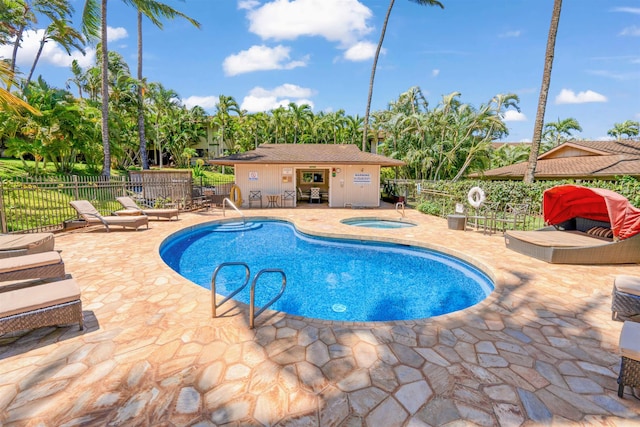3788 Lower Honoapiilani Rd Unit E212, Lahaina, HI 96761 - community pool with a hot tub and a patio area