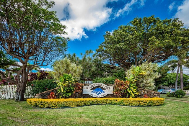 community sign featuring a lawn