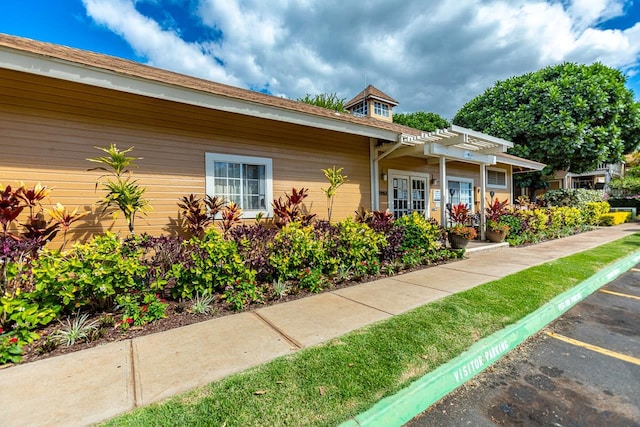 view of front of property