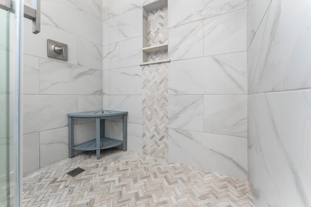 bathroom featuring tiled shower