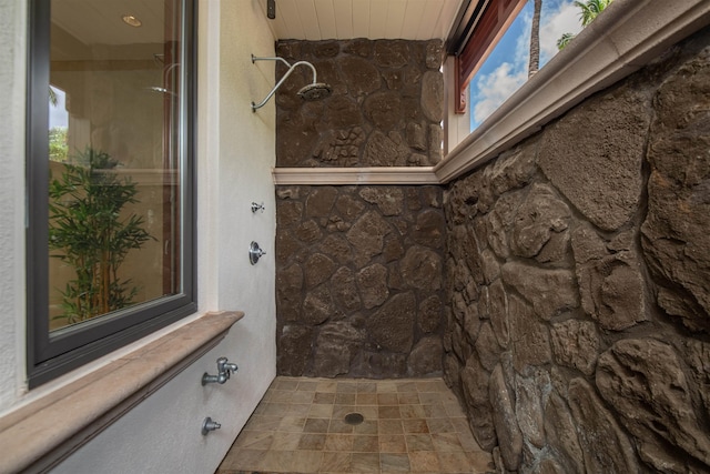 3800 Wailea Alanui Dr Unit B-102, Kihei, HI 96753 - bathroom featuring tiled shower