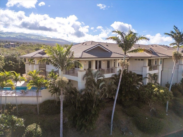 161 Wailea Ike Pl Unit C204, Kihei, HI 96753 - view of front facade featuring stucco siding, a tile roof, and a mountain view