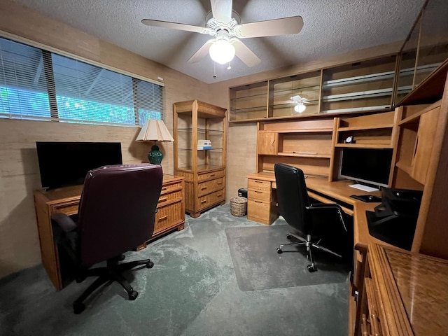 office space featuring ceiling fan, a textured ceiling, and carpet flooring