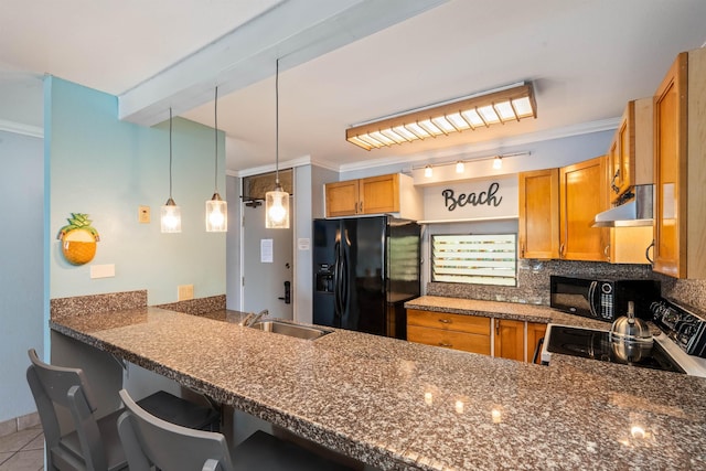 kitchen with kitchen peninsula, crown molding, black appliances, and range hood