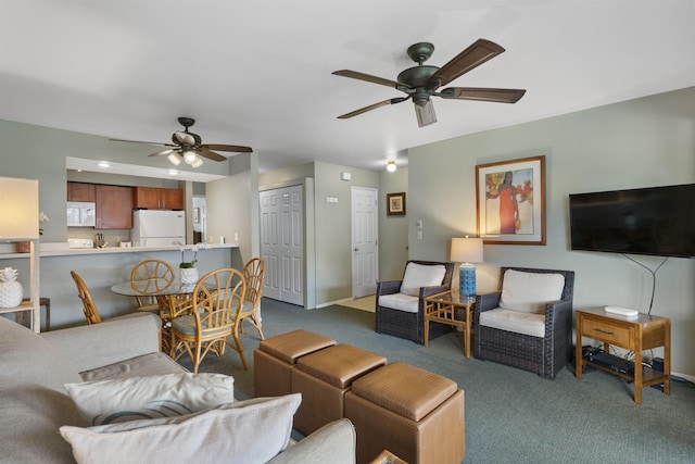 carpeted living room featuring ceiling fan