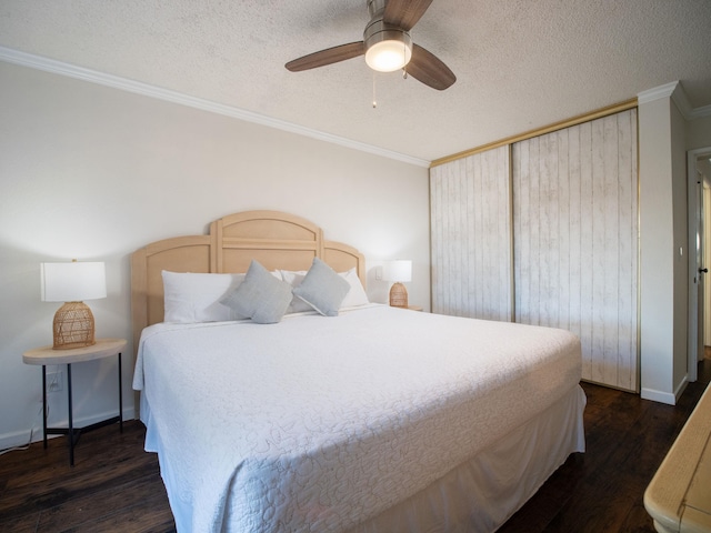 bedroom with a textured ceiling, ceiling fan, crown molding, and dark hardwood / wood-style floors