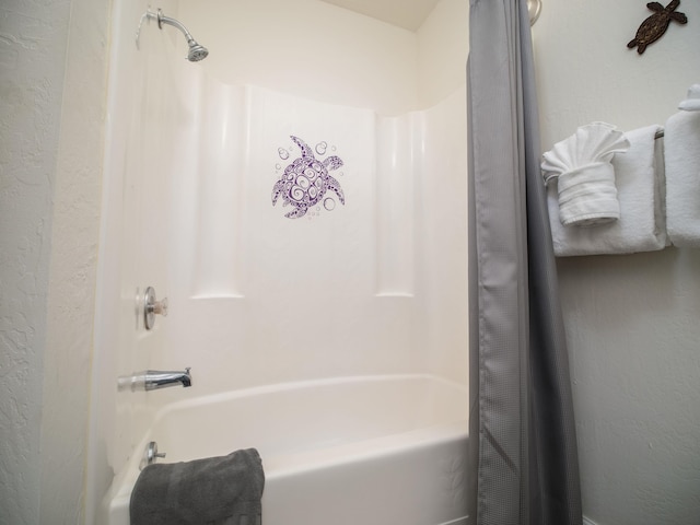 bathroom featuring shower / bath combo