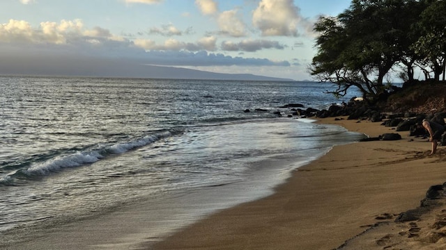 11 Piina Pl, Lahaina, HI 96761 - water view featuring a mountain backdrop