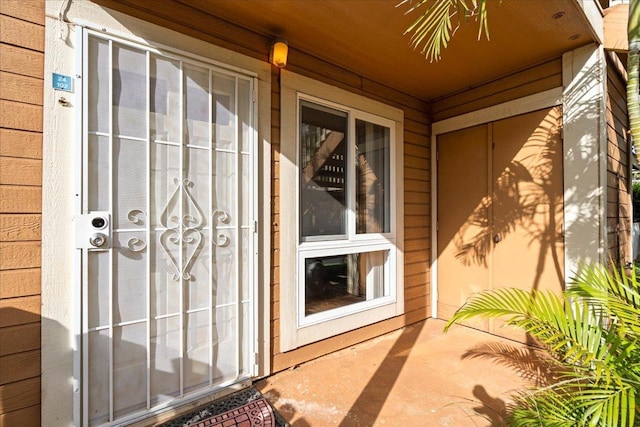 doorway to property featuring covered porch