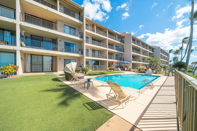 100 Hauoli St Unit 303, Wailuku, HI 96793 - community pool with a patio area