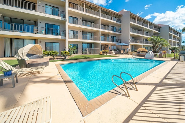 100 Hauoli St Unit 303, Wailuku, HI 96793 - community pool with a patio