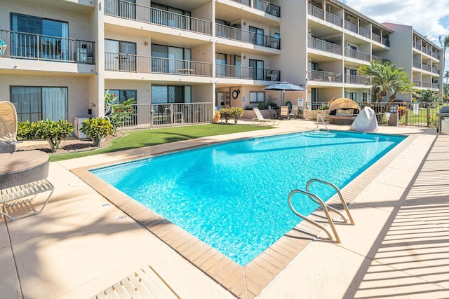 100 Hauoli St Unit 303, Wailuku, HI 96793 - community pool with a patio