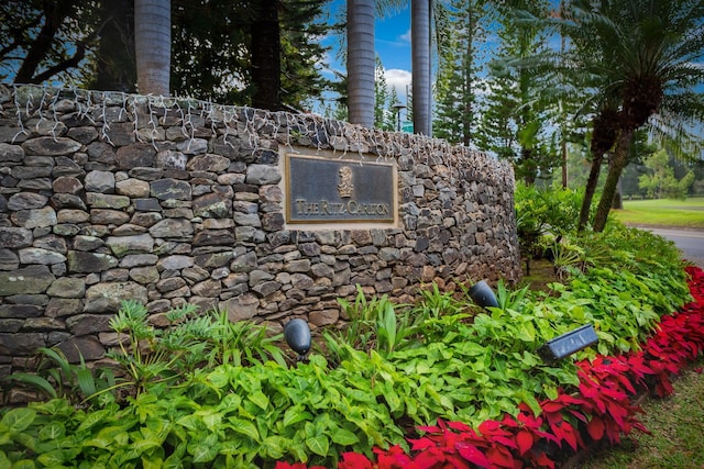 view of community / neighborhood sign