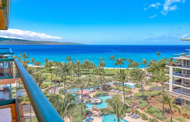 water view with a mountain view