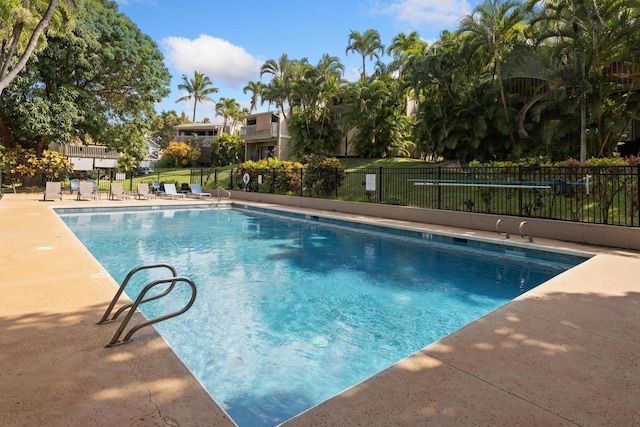 view of swimming pool