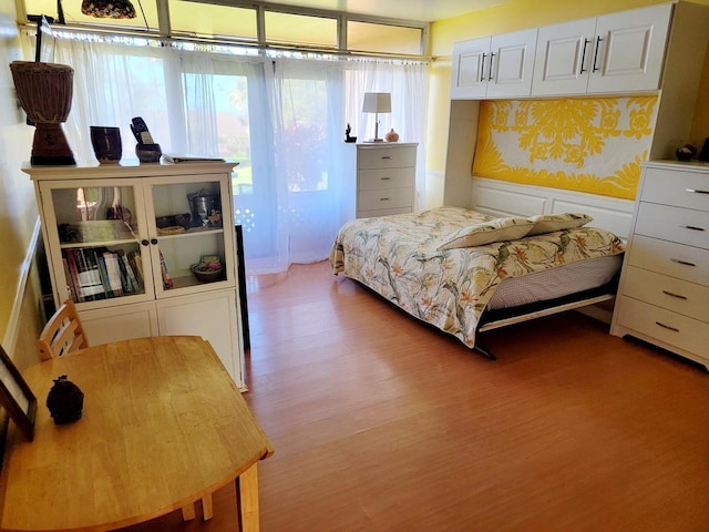255 Kepuhi Pl Unit 13B04, Maunaloa, HI 96770 - bedroom with a wainscoted wall, wallpapered walls, and light wood-style flooring