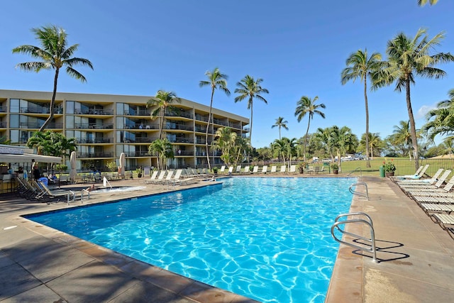 view of swimming pool