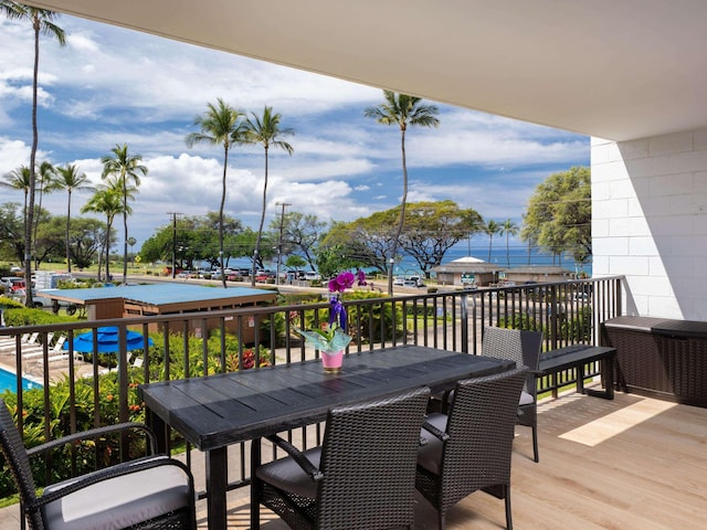 exterior space featuring outdoor dining area