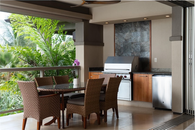 93 Makakehau St Unit G5, Kihei, HI 96753 - view of patio / terrace featuring ceiling fan and outdoor dining space
