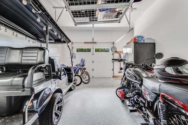 garage featuring freestanding refrigerator