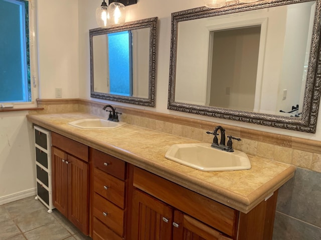 55 Palulu Way Unit A, Haiku, HI 96708 - full bathroom featuring double vanity