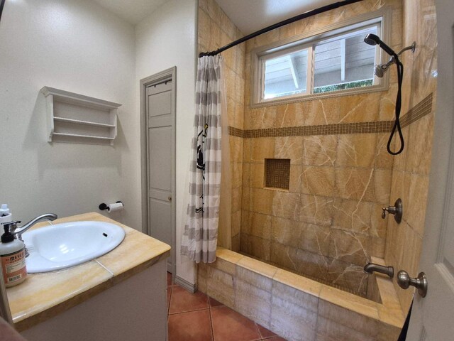55 Palulu Way Unit A, Haiku, HI 96708 - bathroom featuring tiled shower, vanity, and tile patterned flooring