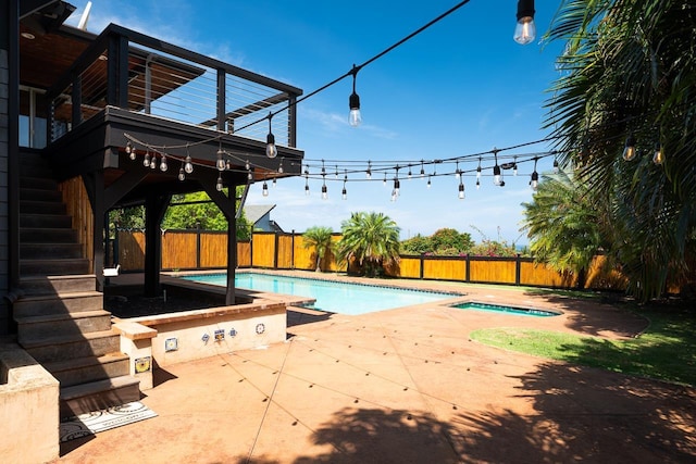 view of pool featuring an in ground hot tub