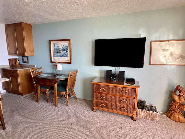 190 Hauoli St Unit 220, Wailuku, HI 96793 - dining area featuring a textured ceiling and light colored carpet