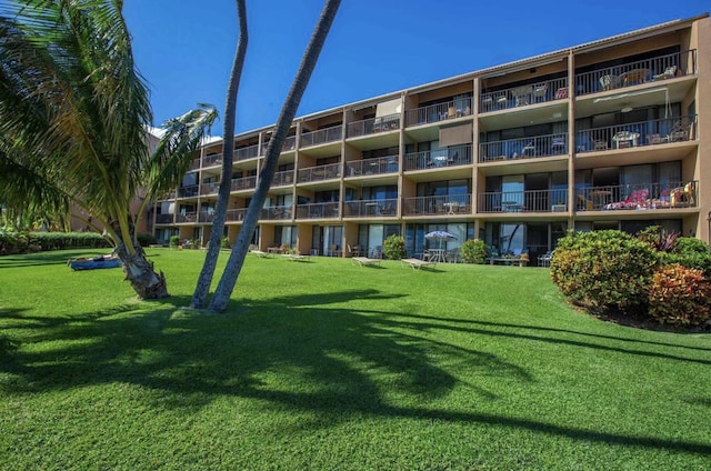 190 Hauoli St Unit 220, Wailuku, HI 96793 - view of home's community featuring a yard