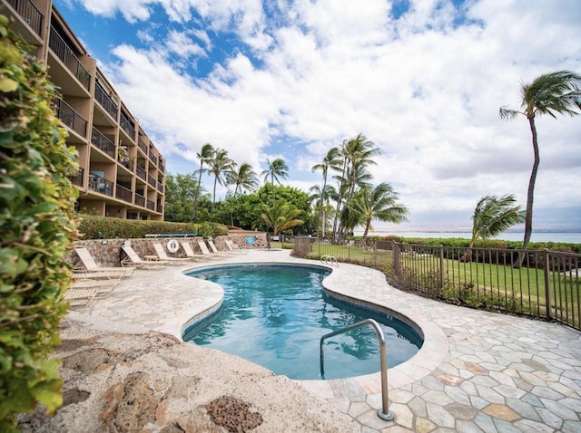 190 Hauoli St Unit 220, Wailuku, HI 96793 - community pool with a patio and fence