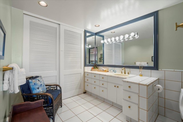 2661 Kekaa Dr Unit L-202, Lahaina, HI 96761 - bathroom featuring vanity, a closet, tile patterned flooring, recessed lighting, and toilet