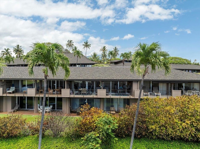 2661 Kekaa Dr Unit L-202, Lahaina, HI 96761 - back of property with roof with shingles
