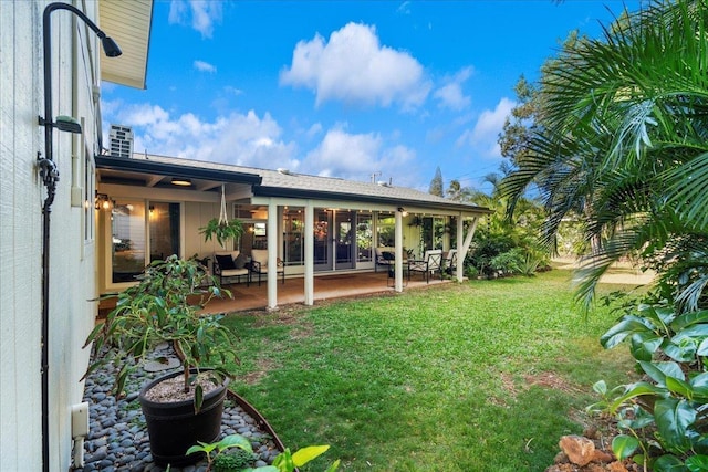 view of grassy yard featuring a patio area