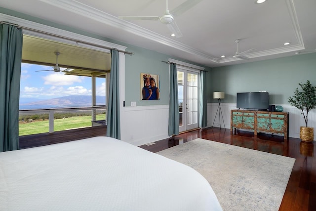bedroom featuring wainscoting, wood finished floors, recessed lighting, and ceiling fan