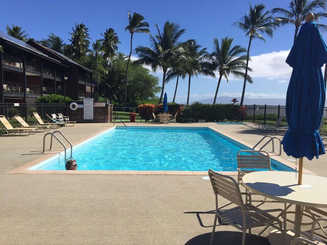 view of swimming pool