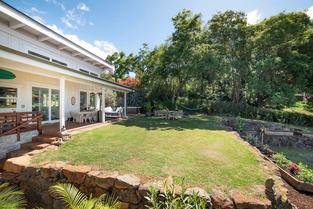 view of yard featuring a patio