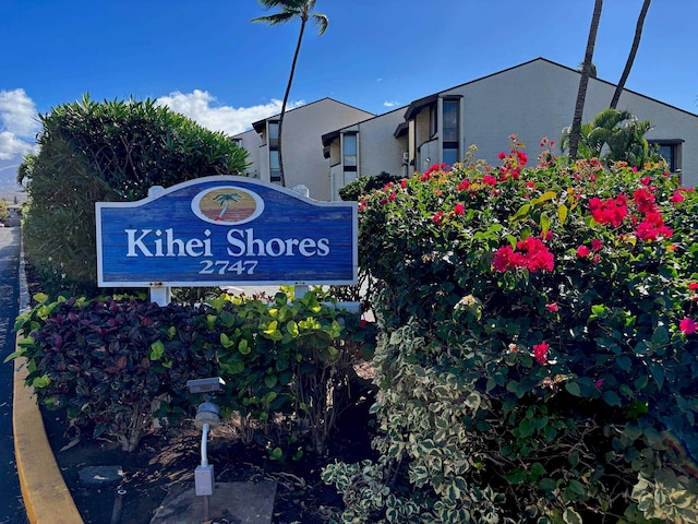 view of community / neighborhood sign