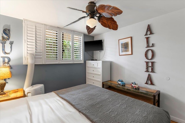 bedroom featuring ceiling fan