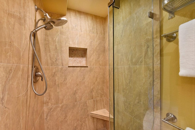 bathroom featuring a tile shower