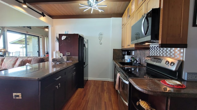 kitchen with dark hardwood / wood-style flooring, appliances with stainless steel finishes, backsplash, sink, and wood ceiling