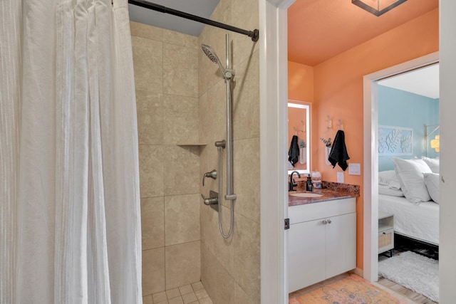 bathroom with a shower with curtain and vanity