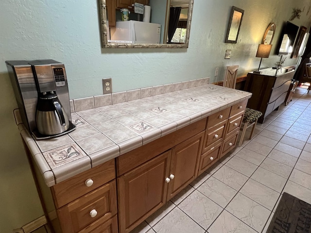 715 S Kihei Rd Unit D144, Kihei, HI 96753 - bathroom featuring a textured wall
